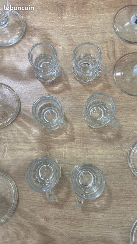Utils de cuisine- Lot de verrerie vintage - Environ 50 pièces - Verres, coupes à glace, carafe - Bon état (image 3)