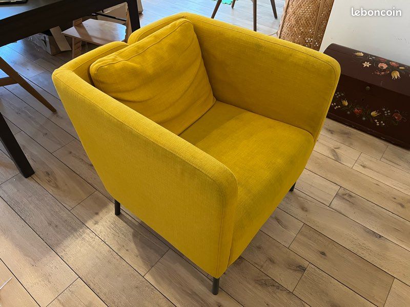 Fauteuil jaune d'occasion (image 2)