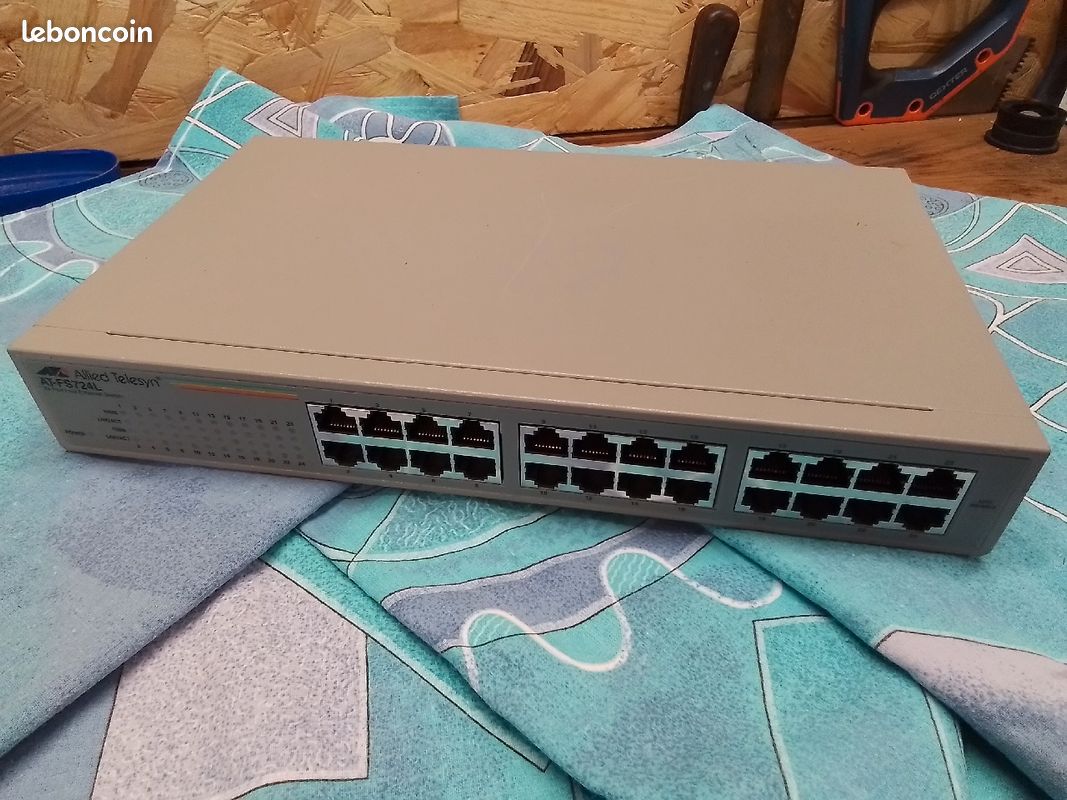 Switch Allied Telesis AT-FS724L (image 1)