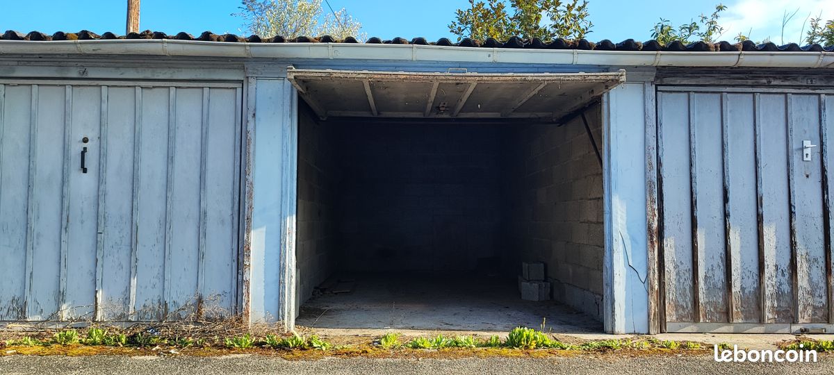 Garage/box · à Sausheim · 10 500 €