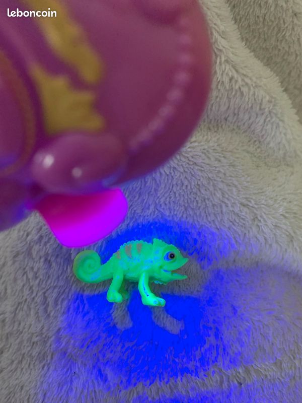 Princesse Disney - Raiponce et son caméléon changent de couleur à la lumière (image 3)