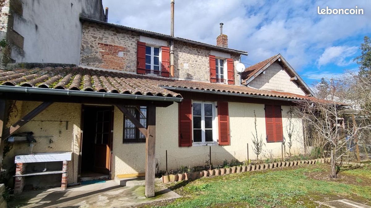 Maison 5 pièces 100 m² · à Nontron · 100 m² · 77 000 €