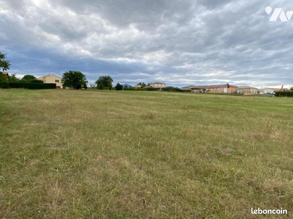 Terrain 8326 m² · à Saint-Jeure-d'Ay · 8 326 m² · 215 000 €