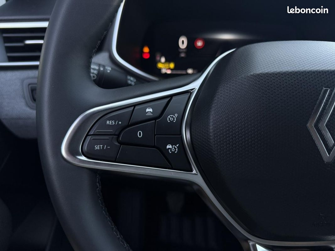 RENAULT CLIO V ECO-G 100 Techno avec Packs : Multimedia, Parking 360 et Safety (image 8)