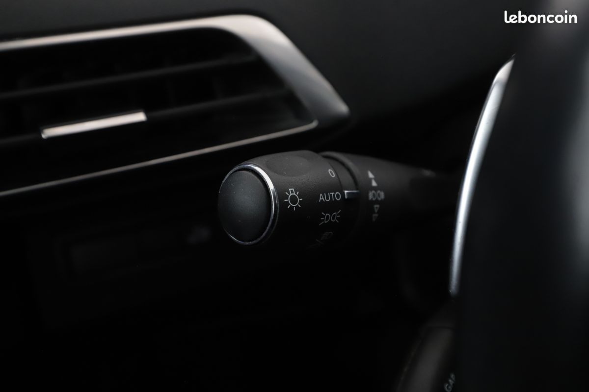 Peugeot 3008 1.2 PureTech Allure Business EAT8 130 ch (image 22)