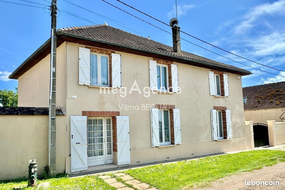 Maison 8 pièces 208 m² · à Rosoy · 208 m² · 230 000 €