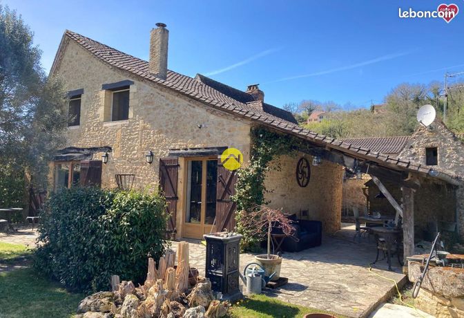 Maison perigourdine avec hangar