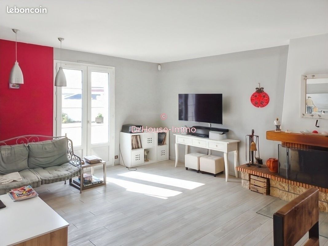 Maison 6 pièces 155 m² · à Dompierre-sur-Mer · 155 m² · 479 000 €