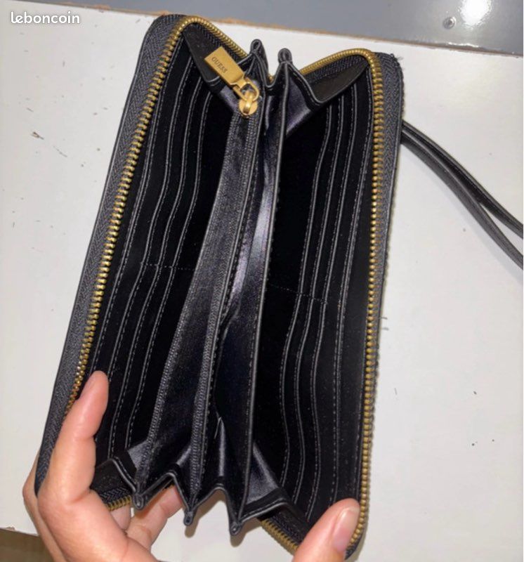 Sac à Main Guess Avec Portefeuille Assorti – Taille Medium – Neuf Avec étiquettes