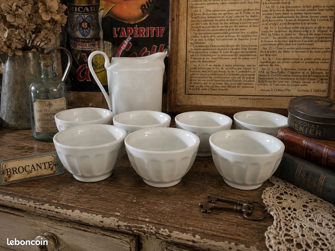 Lot de 8 pièces en céramique blanche – vintage / brocante (image 1)