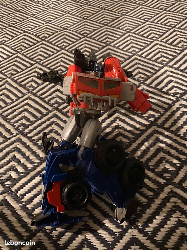 Transformers figurine (image 2)