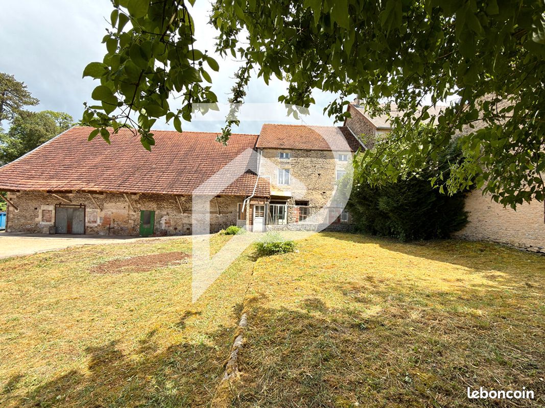 Maison 8 pièces 209 m² · à Rochetaillée · 209 m² · 82 000 €