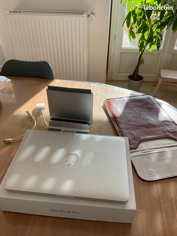 MacBook Pro 13 pouces en très bon état, avec accessoires (image 1)