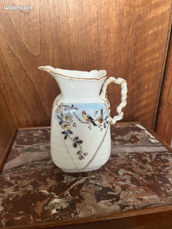 Pot à lait ancien porcelaine de Paris décor d’oiseaux et fleurs polychromes (image 1)