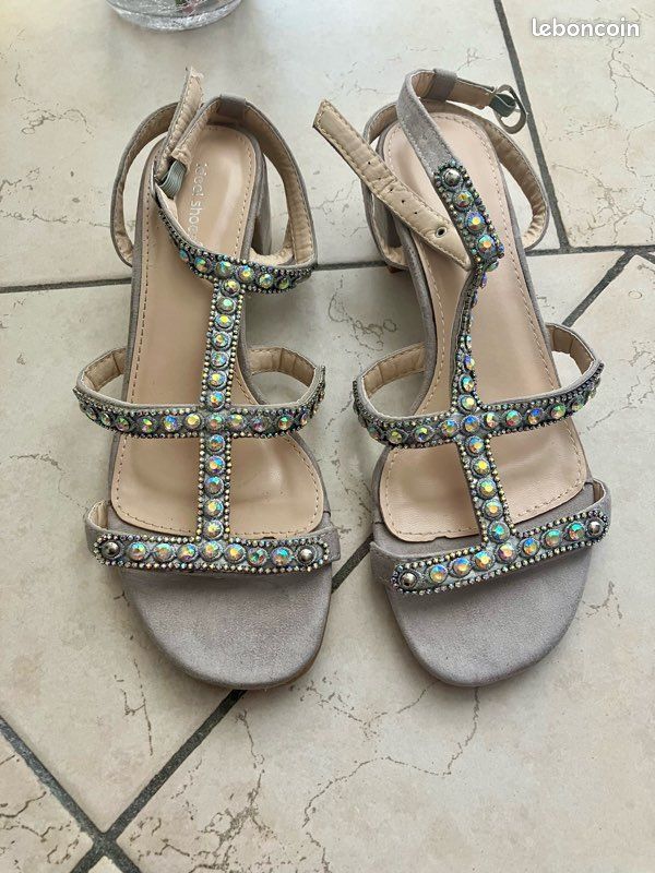 Chaussures à petits talons avec strass T.40 (image 3)
