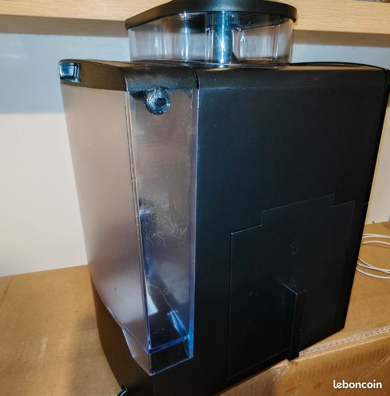 Machine à café Krups EA8100 avec broyeur YY8135FD – Excellent état (quasiment neuve) (image 11)