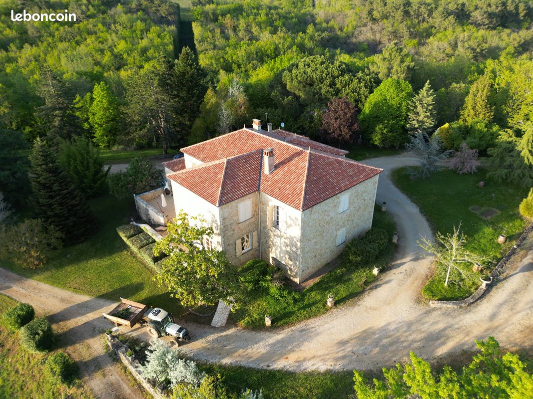 Maison 11 pièces 452 m² · à Puy-l'Évêque · 452 m² · 787 500 €