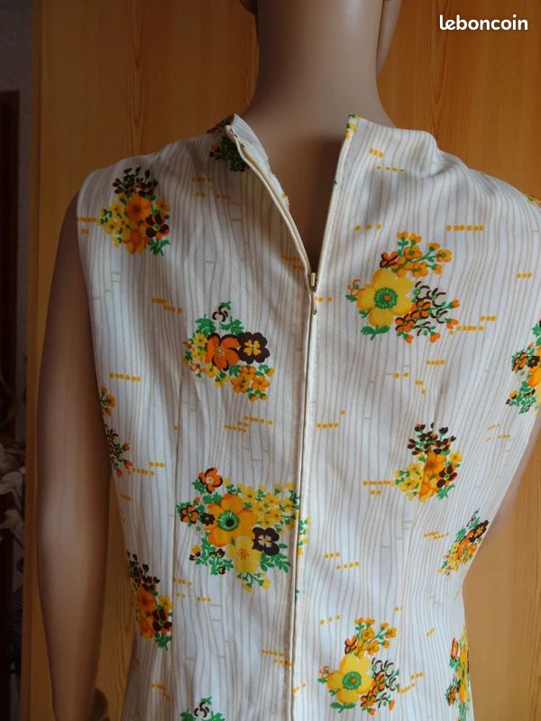 Robe grande taille sans manche motifs fleuris (image 10)