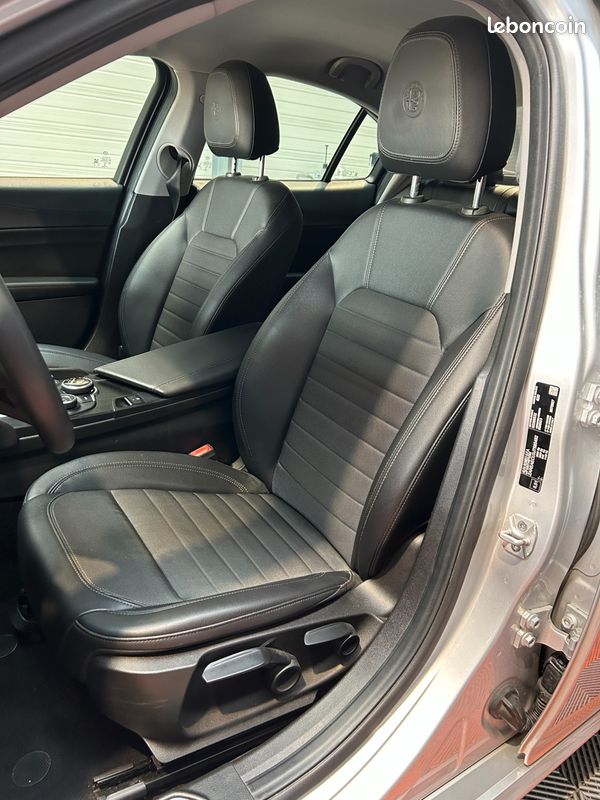 ALFA ROMEO GIULIA 2.2 JTDM 150 SUPER BVA - SYSTEME DNA - GPS - RADAR DE RECUl (image 5)
