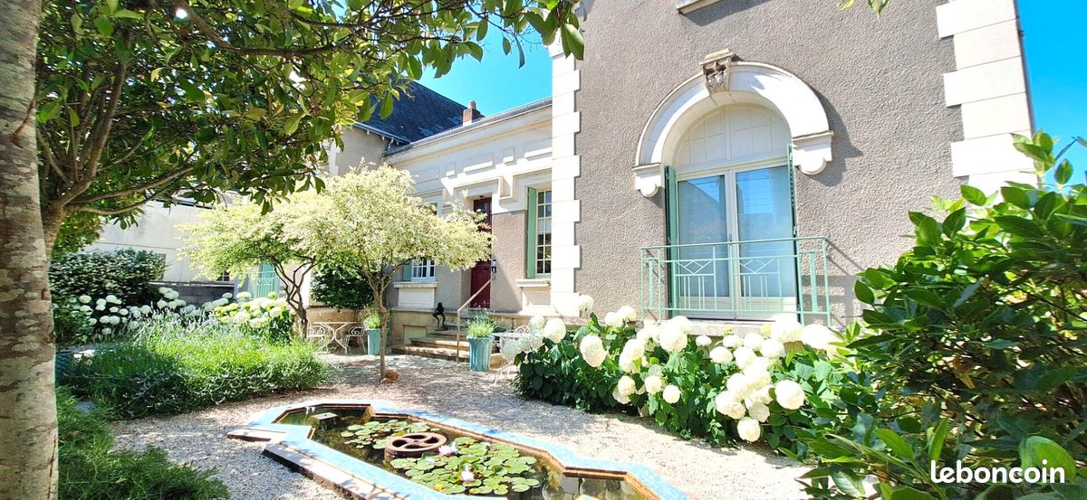 Maison 12 pièces 298 m² · à Chinon · 298 m² · 929 000 €
