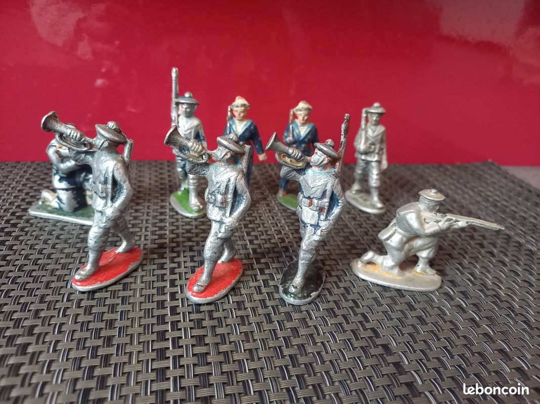LOT De 9 Soldats Quiralu Infanterie Au Combat 1955-1960 - TBE