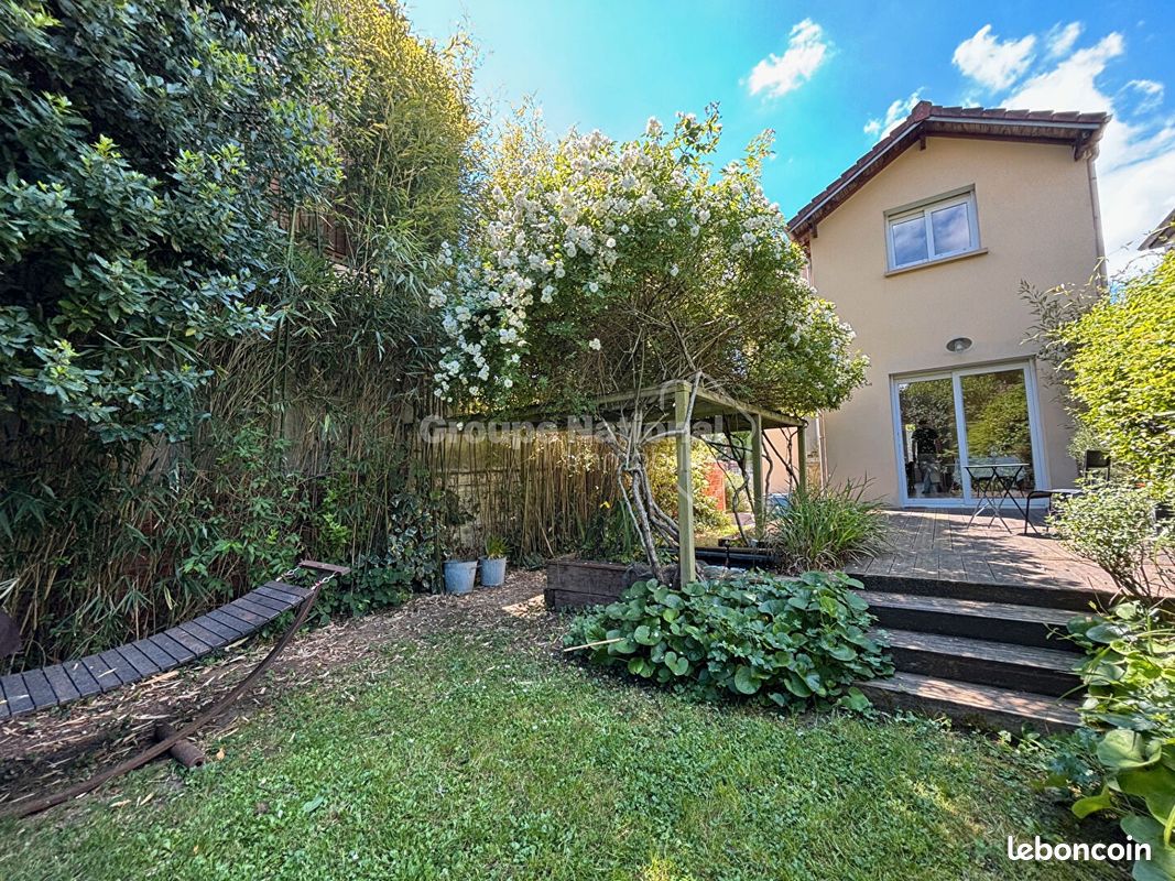 Maison 6 pièces 111 m² · à Versailles · 111 m² · 885 000 €