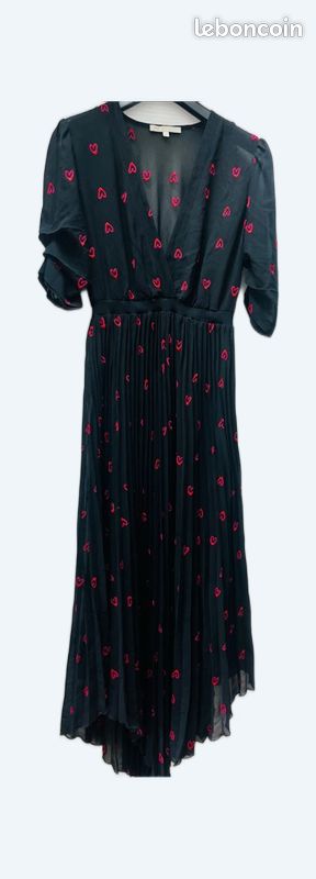 Robe longue plissée manches courtes noir cœurs roses Maje T1-2