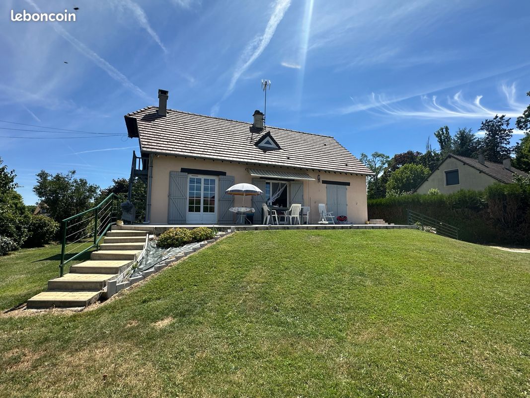 Maison 5 pièces 100 m² · à La Chapelle-Longueville · 100 m² · 250 000 €