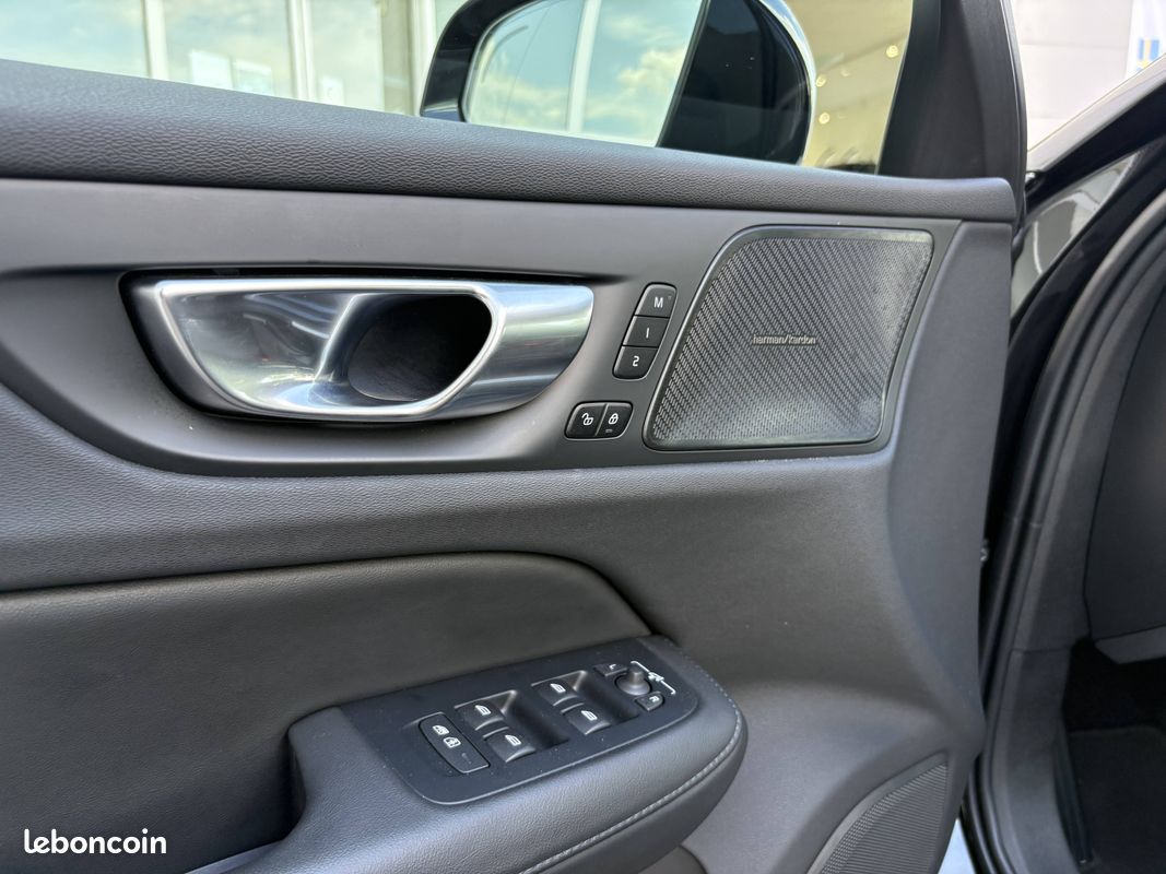 VOLVO V60 Micro hybride essence B4 197 ch DCT7 Ultra Style Dark (image 13)