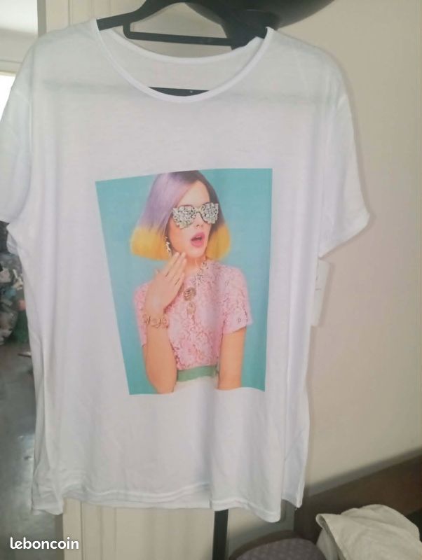 Tee shirt blanc motif femme (image 1)