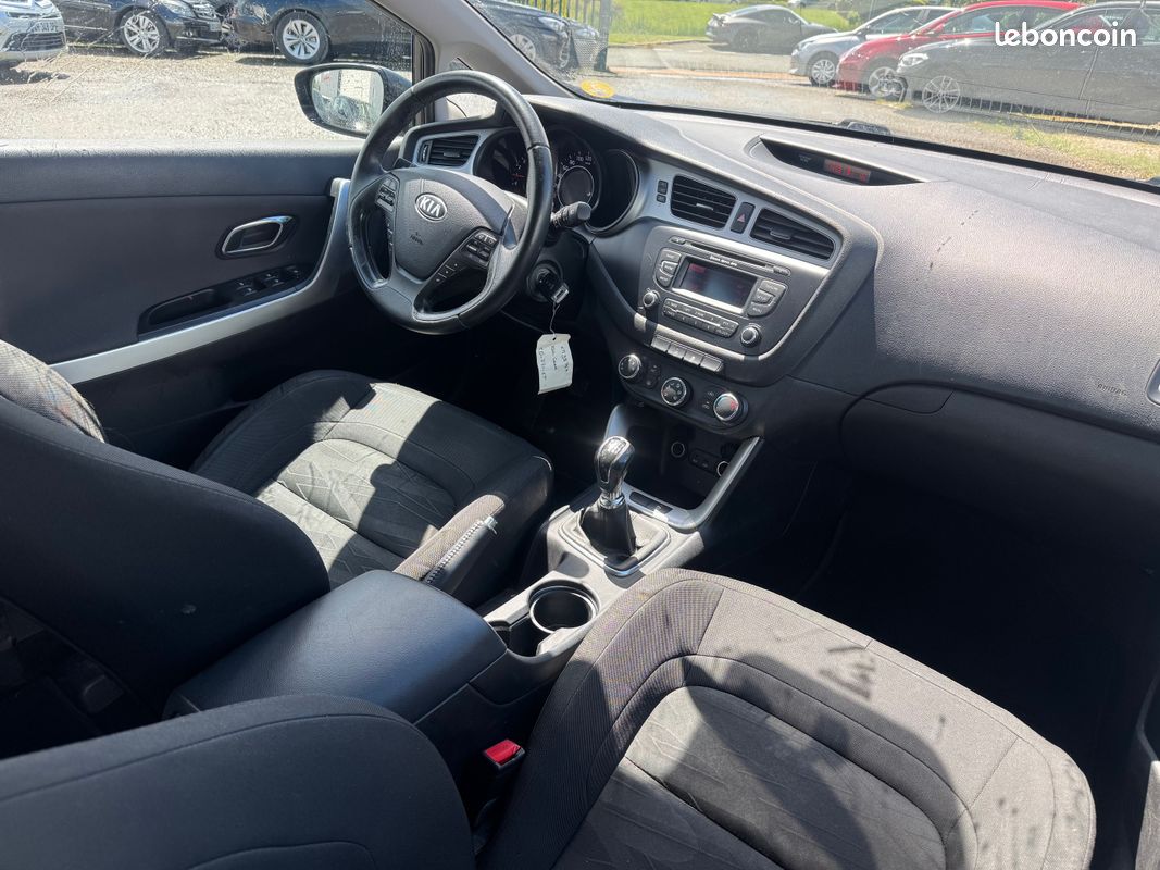 Kia cee'd sw 1.4 crdi 90ch style 5p (image 3)