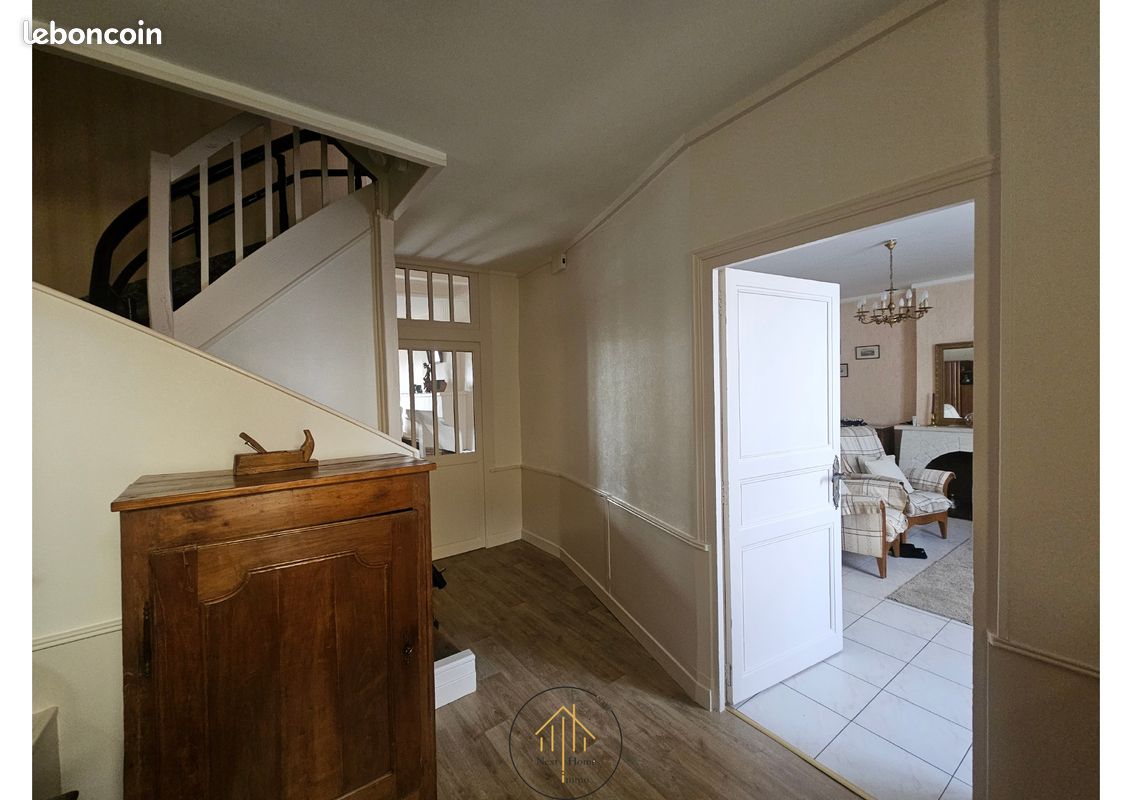 Maison 9 pièces 222 m² · à La Rochefoucauld-en-Angoumois · 222 m² · 265 000 €