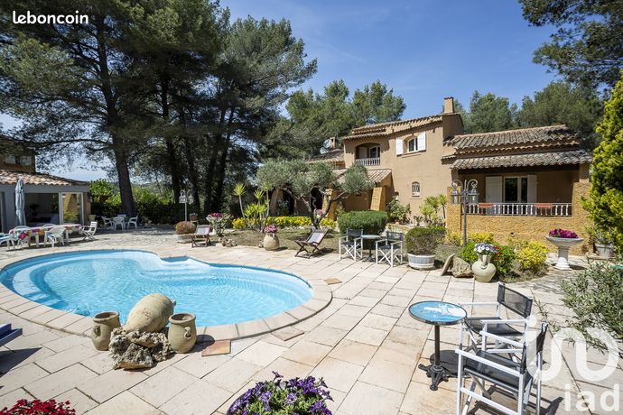 Villa 6 pièces 230 m²