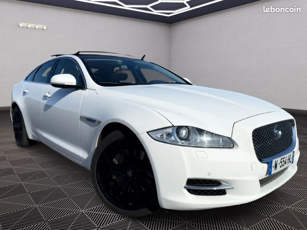 Jaguar XJ Luxury 3.0 V6 275cv - Cuir, Toit ouvrant, Caméra de recul (image 3)