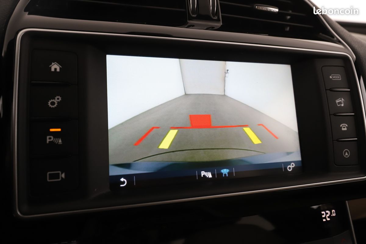 Jaguar XE 2.0d Prestige Auto 180 ch (image 20)