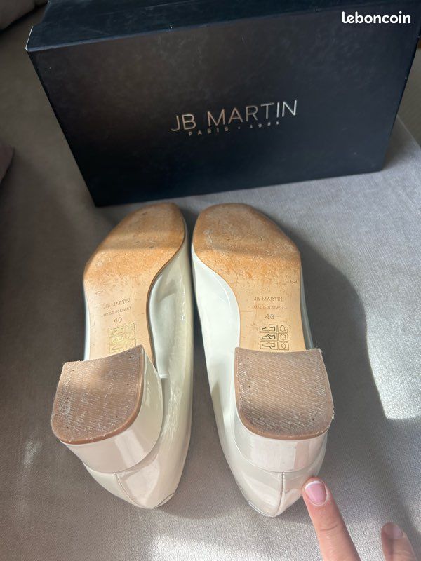 Chaussures JB Martin en cuir blanc cassé brillantes (image 4)