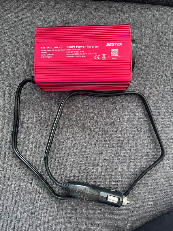Convertisseur de courant 220V AC prises et port USB - Provence