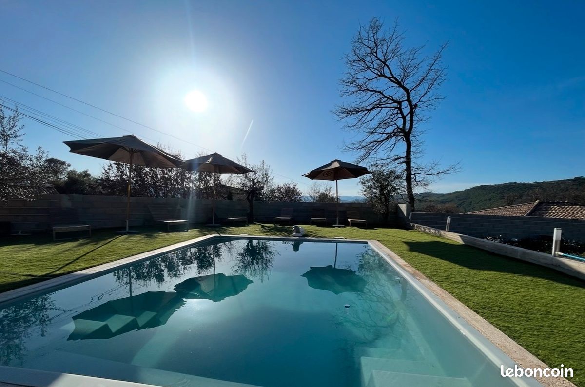 Maison 6 pièces 147 m² · à Sainte-Anastasie-sur-Issole · 147 m² · 650 000 €