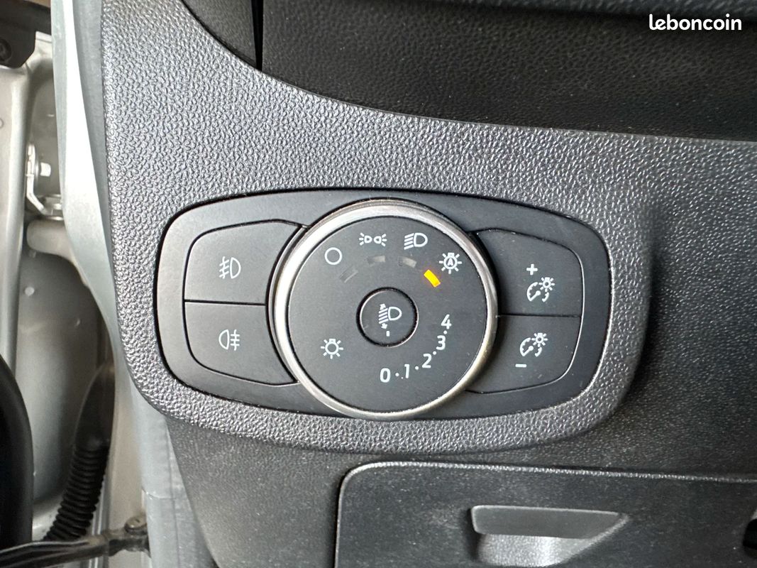 Ford FIESTA 1.0 ECOBOOST 100CH TREND 5P - APPLE CARPLAY / ATTELAGE / RADARS DE RECUL (image 39)
