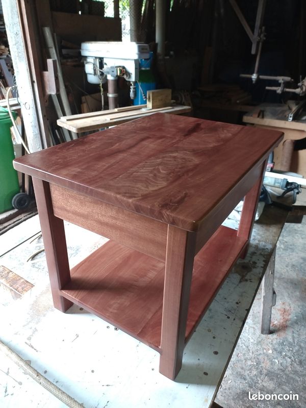 Table basse en bois dur (Moabi) (image 1)