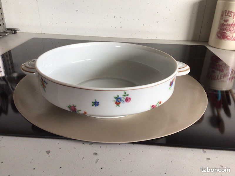 Saladier fleuri à anses en porcelaine de Limoges (image 1)