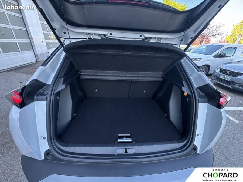 Peugeot 2008 Hybrid 145 e-DCS6 GT Exclusive (image 8)