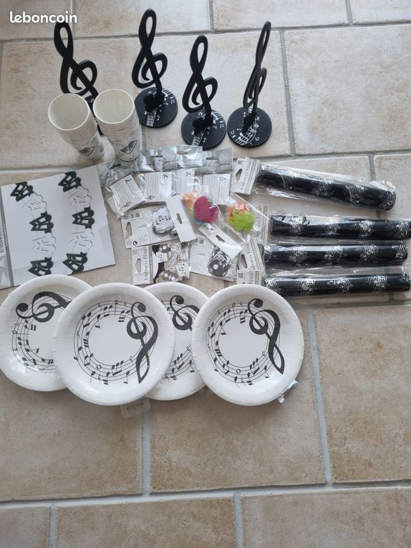 11 Décorations Fête De La Musique - Centres De Table Nid D'abeille Notes De Musique - Blanc Et Noir, Carton épais