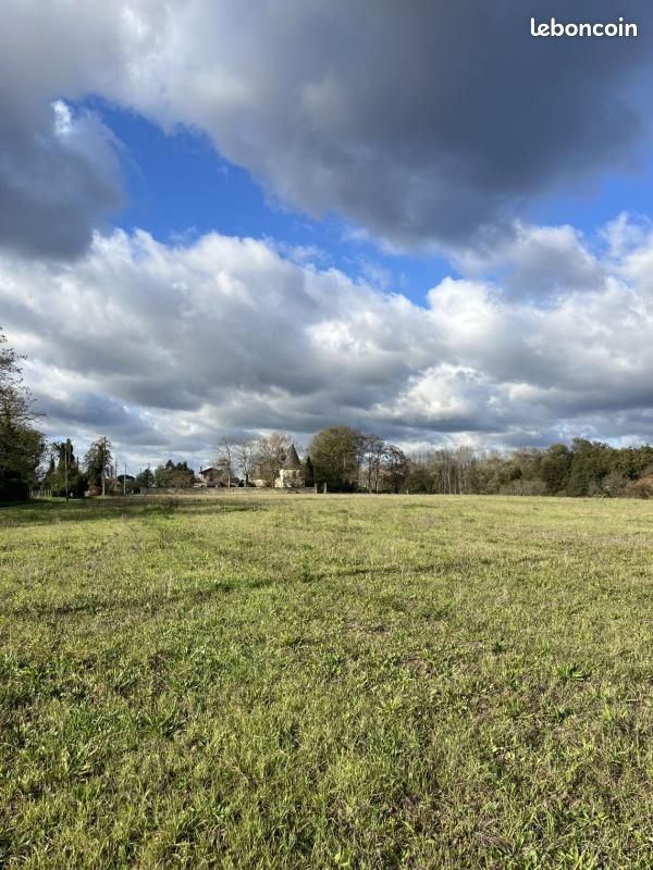 Terrain 600 m² Arbanats · 107 000 €