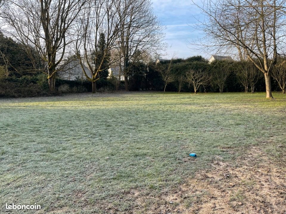 Terrain 2 320 m² Baron · 265 000 €