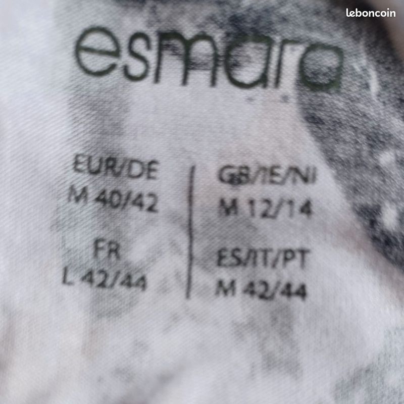 Blouse d'été imprimée
Porté deux ou trois fois
Manches mi-courtes un peu volantées
Col rond
Vendu non repassé
Étiquettes de description supprimées lors de l'achat
Plus de détails à la demande (image 5)