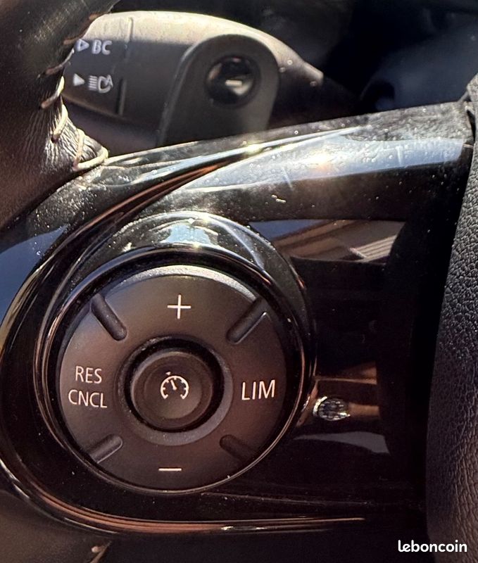 MINI MINI 2.0 192 COOPER S BVA EDITION YOURS- CAR PLAY- HARMAN/KARDON- CUIR- TOIT OUVRANT- GARANTIe (image 21)
