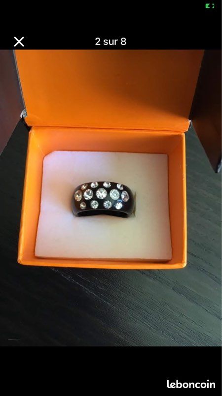Bague noire à strass fantaisie t 52 / 54 (image 1)
