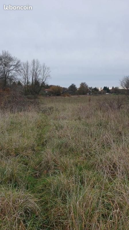 Terrain 2200 m² · à Montpon-Ménestérol · 61 000 €