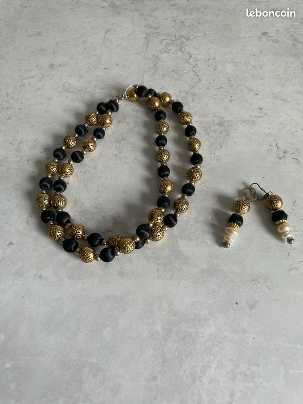 Collier + Boucles oreilles (noir et doré) (image 1)